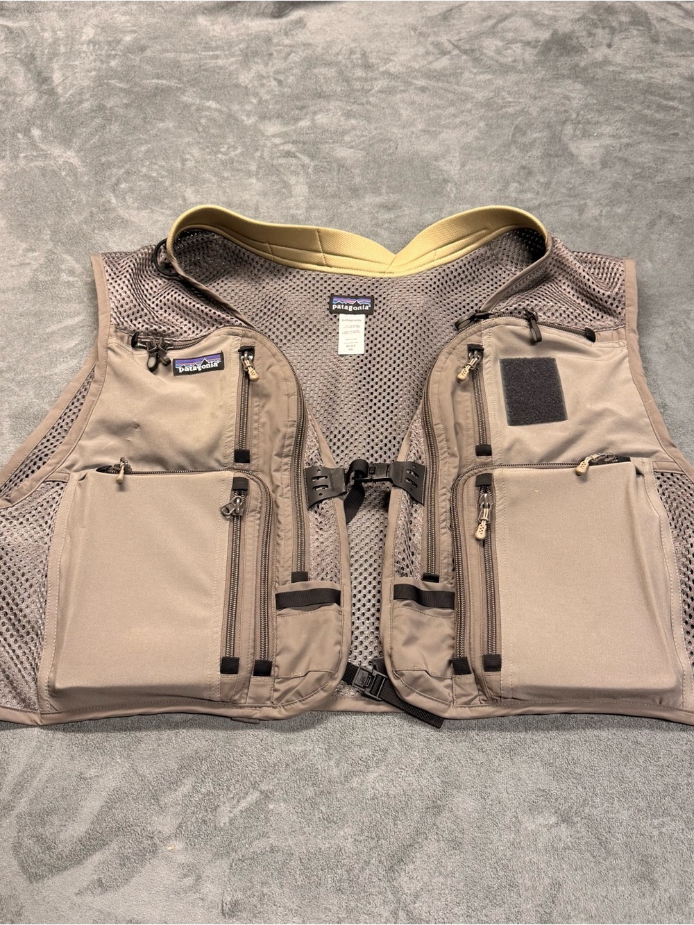 Patagonia Men's Taupe Multi-Pocket Mesh Fishing Outdoor Vest